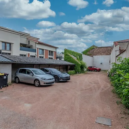 Bleuet Centre-ville -parking & Clim